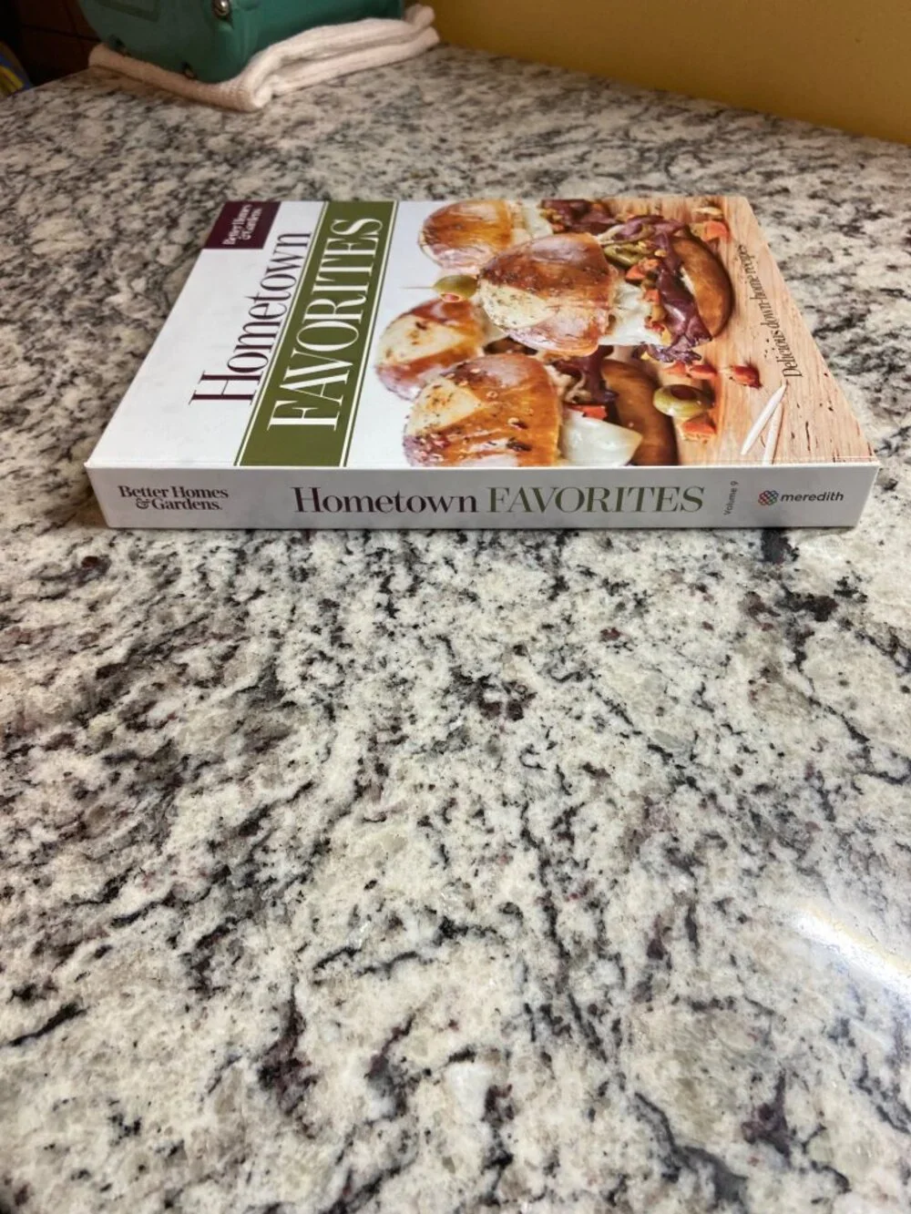 Better Homes & Gardens Hometown Favorites 2017 HC Recipe Cookbook Spiral